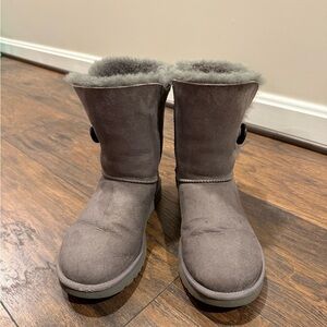 Authentic UGG Bailey Button Boots in Grey